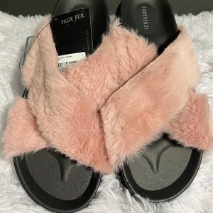 PLUSH CRISSCROSS SLIPPERS